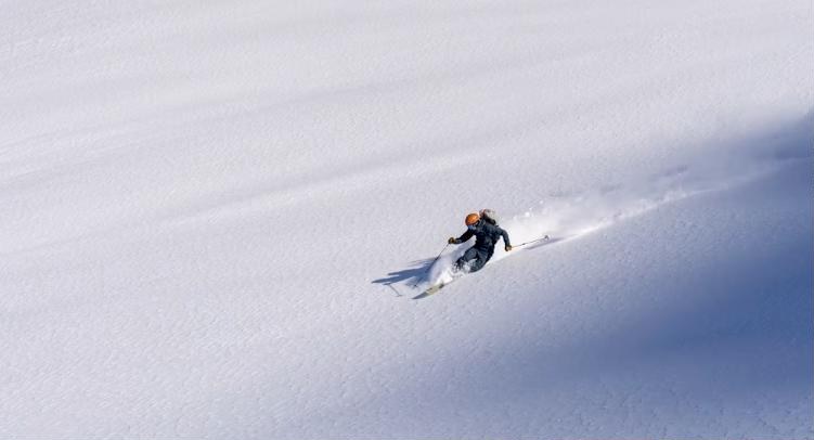 Una línea propia en la nieve recién caída